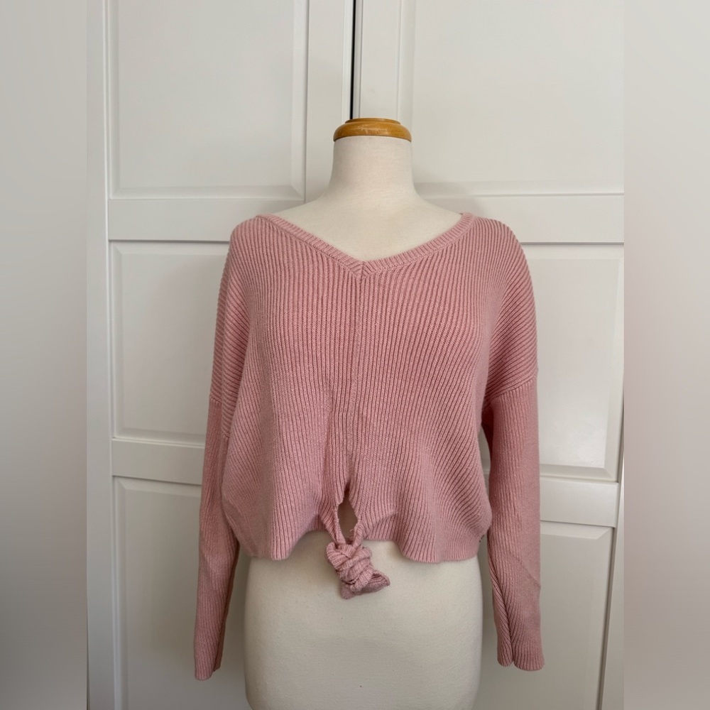Roxy pink sweater with a knot